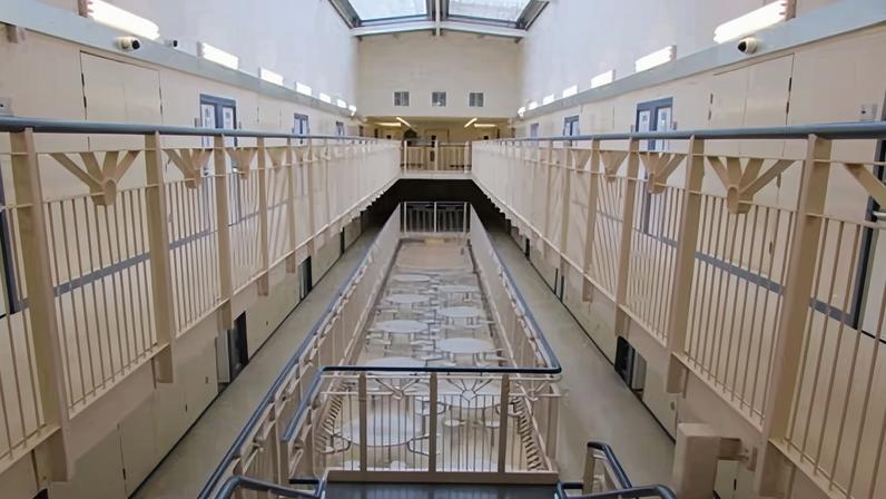 Expansão da HMP Parc no País de Gales deve ser pausada, dizem deputados