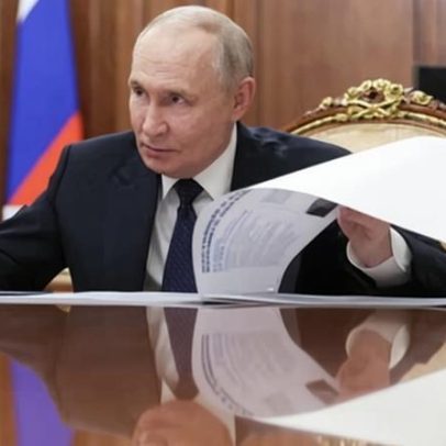 Aliado pró-Kremlin pede julgamento de Putin em rara explosão