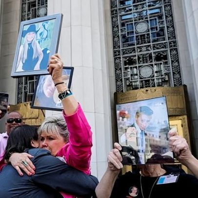 Starmer mira combater recursos viciantes das redes sociais para proteger crianças