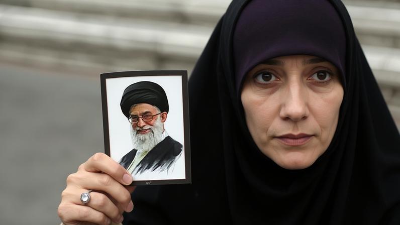 Sem mudança de rumo, regime iraniano enfrenta risco de quebra da ordem civil