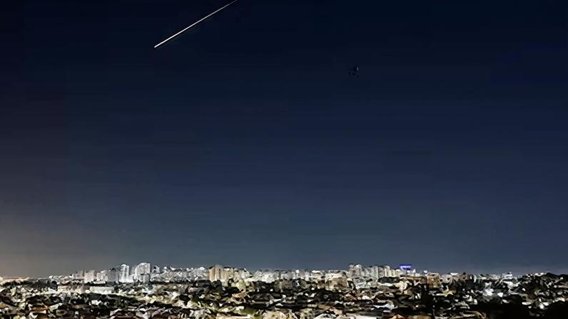 Un misil interceptado en Ashkelon, Israel, este miércoles.