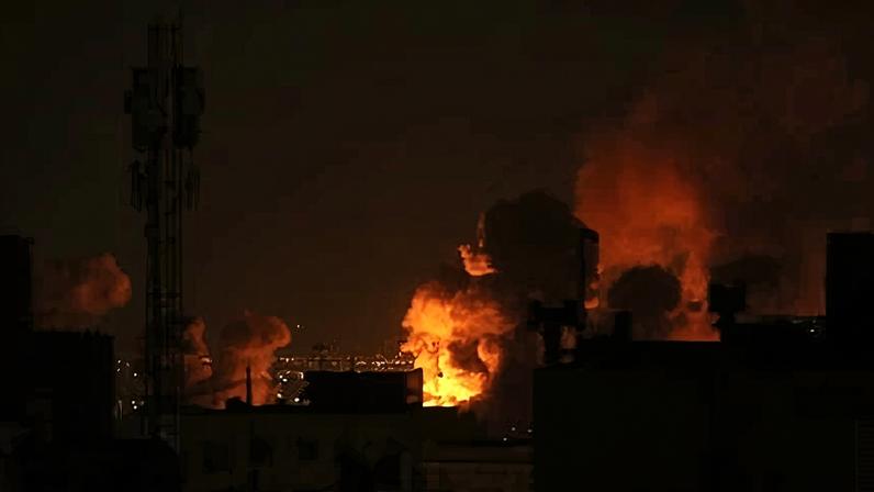 Irãs relatam noite de terror; temor de Teerã virar Gaza