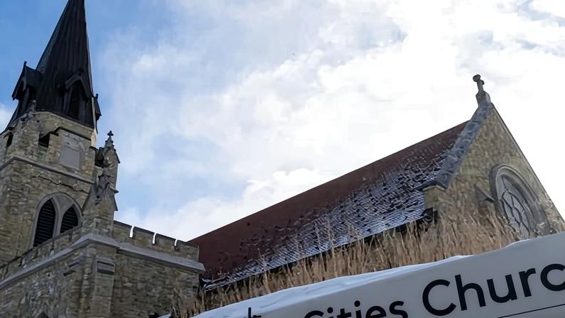 Acusações contra mulher em protesto anti-ICE são retiradas por erro de identidade