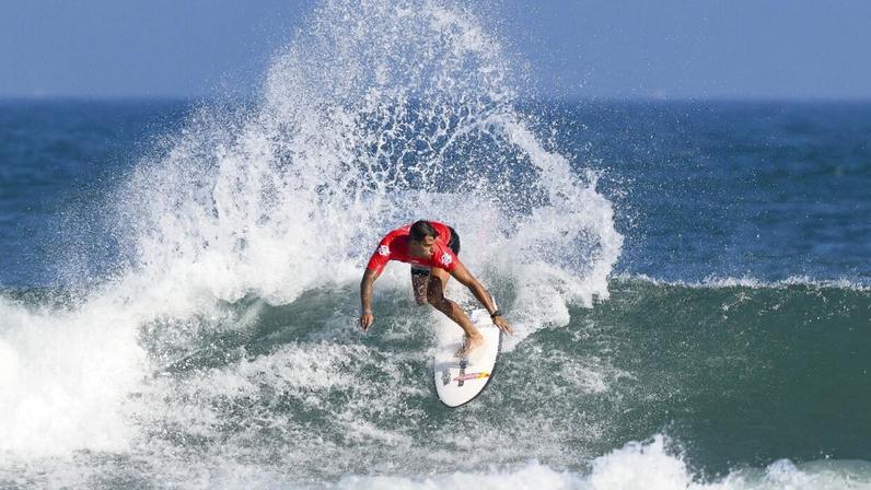 Isabelle Nalu quebra recorde do feminino no QS 6000 em Imbituba — Foto: Marcio David/WSL