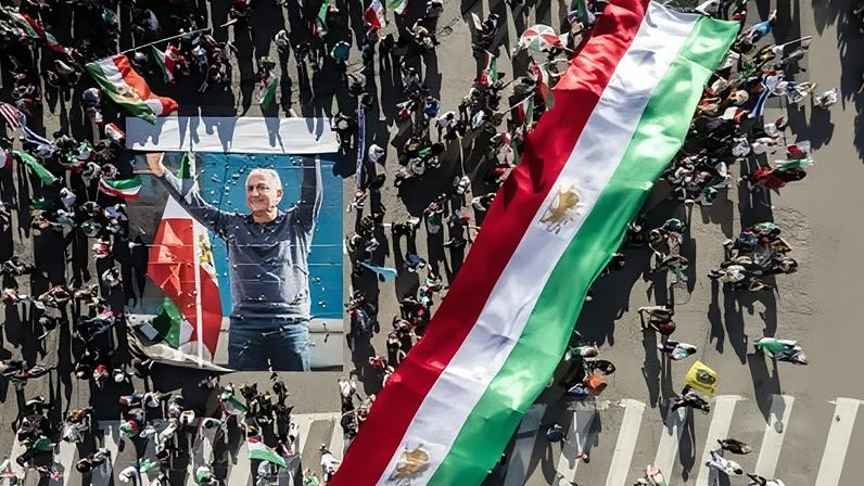 Fações de exilados iranianos disputam apoio dos EUA para liderar o Irã