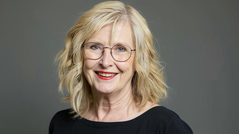 Família na Inglaterra e Gales não atende mulheres e crianças, diz ministro