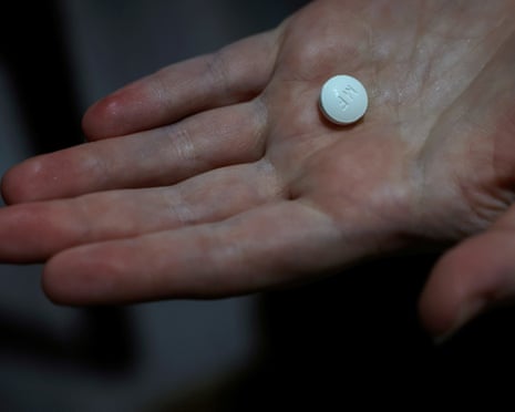 Mulher na Geórgia é acusada de homicídio após tomar pílulas para induzir aborto