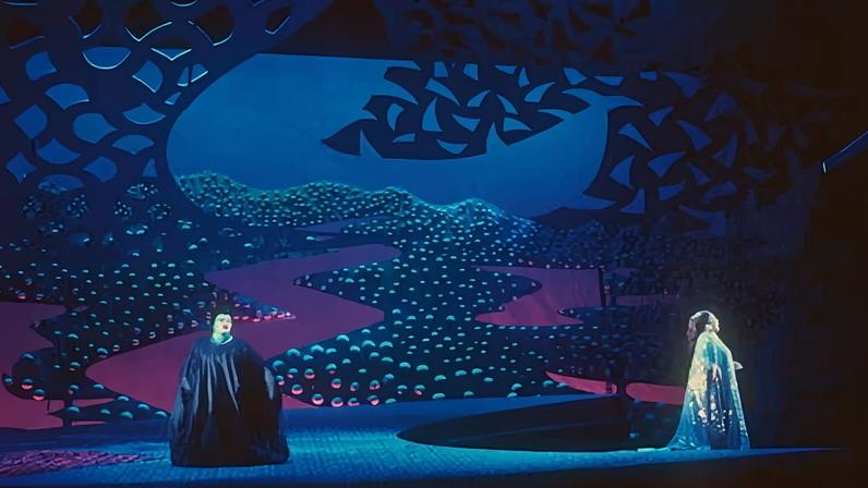 Tate Modern exibe cenários de ópera de David Hockney na Turbine Hall