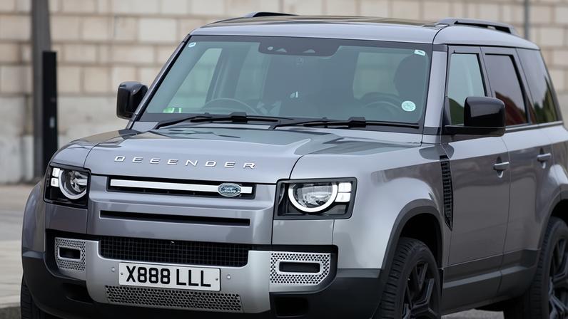 Sadiq Khan pode abrir mão de carro blindado em operação contra SUVs em Londres