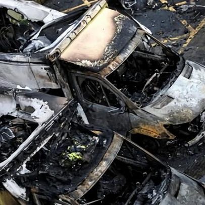 Dois presos por incêndio em ambulância em Londres, diz polícia