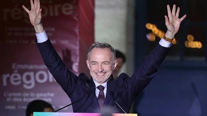 Emmanuel Grégoire, socialista, avança para vencer a prefeitura de Paris