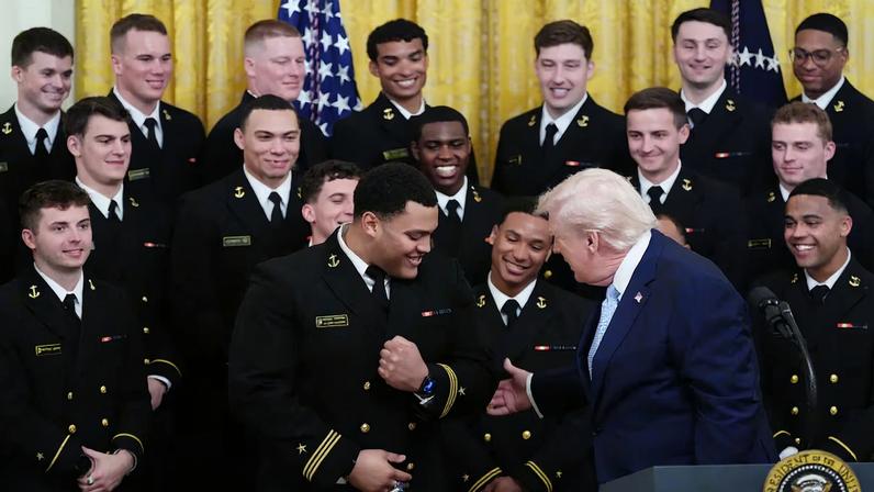 Irã lança dois mísseis contra base dos EUA e Reino Unido no Oceano Índico