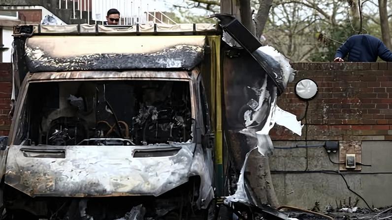 Rede complexa liga ataque a ambulância em Golders Green a Teerã