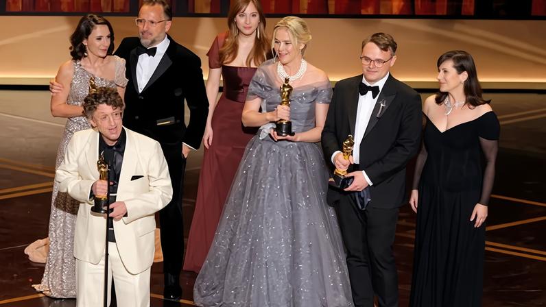 Mr Nobody Against Putin vence o Oscar de melhor documentário