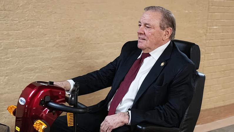 Trump revela diagnóstico terminal de republicano da Flórida em discurso confuso