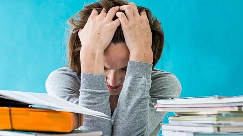 Professores do Reino Unido relatam aumento de pais problemáticos e ameaças