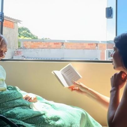 Neta canta louvor com avô enfermo e revela esperança em Jesus