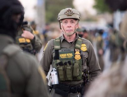 Campanha de deportação de Trump muda de estratégia após grande impopularidade