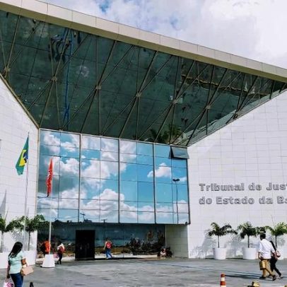 Justiça suspende lei que autorizava Bíblia como material paradidático em Salvador