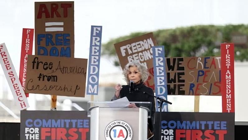 Jane Fonda lidera protesto contra ofensiva de Trump às artes e à mídia