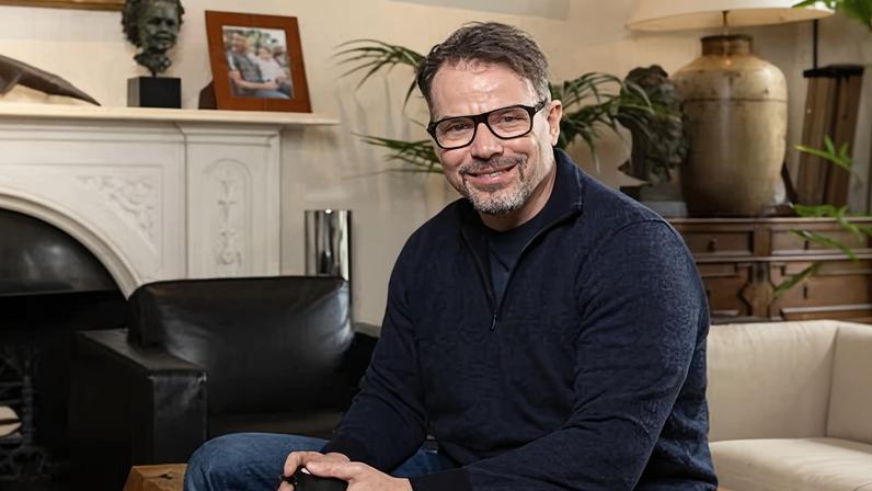 Bilionário britânico Chris Rokos doa £190 milhões para Cambridge