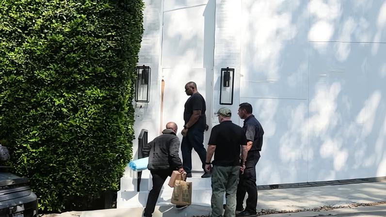 Mulher é acusada de tentativa de homicídio após tiroteio na casa de Rihanna