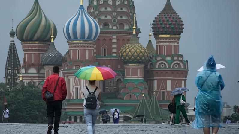 Russôs recorrrem a walkie-talkies com queda de internet em Moscou