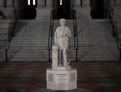 Trump ergue estátua de Cristóvão Colombo no gramado da Casa Branca