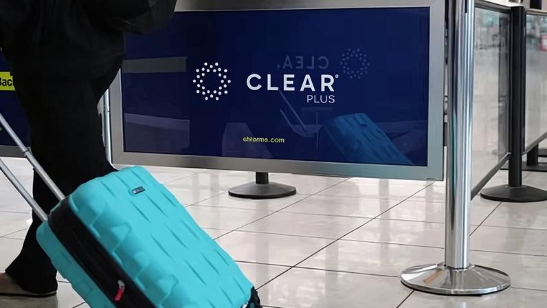 Passageiros usam app Clear para evitar filas da TSA em aeroportos dos EUA