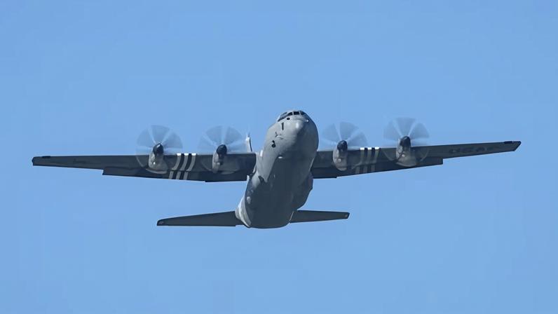 Avião militar colombiano cai com dezenas de soldados a bordo, dizem autoridades