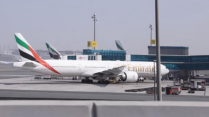 Alguns voos partem do Oriente Médio enquanto EUA pedem saída imediata