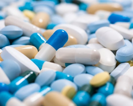 Reino Unido pode enfrentar semanas de falta de remédios se guerra com o Irã continuar