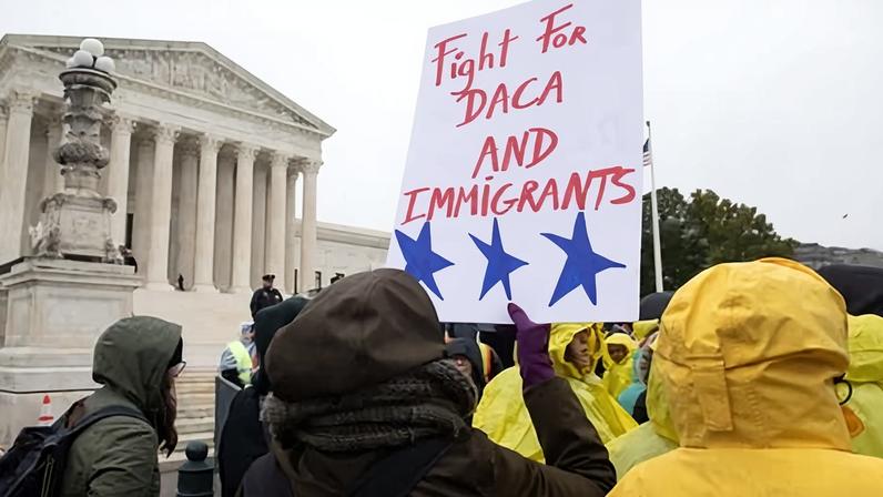 Juiz ordena devolução de beneficiário DACA deportado ao México