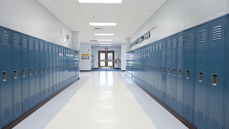 Adultos nos EUA adiam ter filhos, reduzindo matrículas e fechando escolas