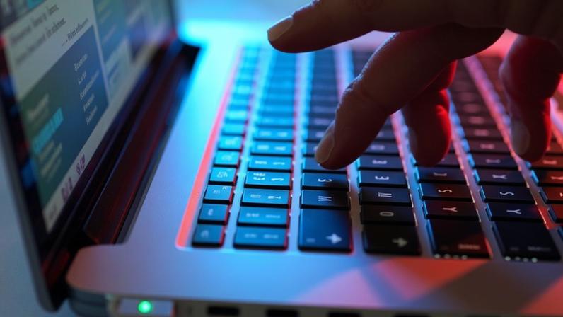 Sites de conteúdo adulto bloqueiam australianos por verificação de idade