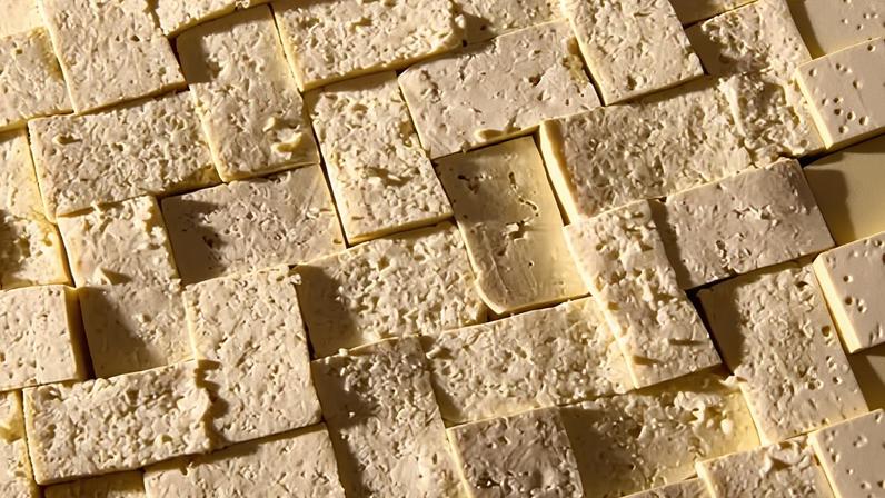 Derramamento de 40 mil libras de tofu gera odor intenso em cidade do Missouri