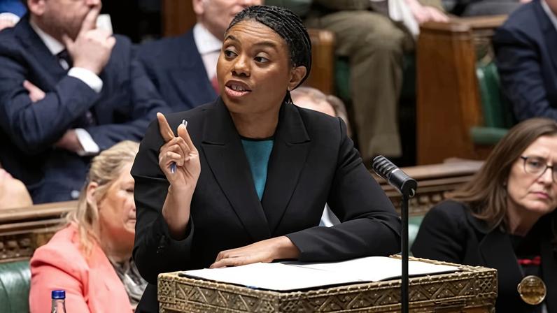 Badenoch tem atuação contestável em PMQs sobre Irã