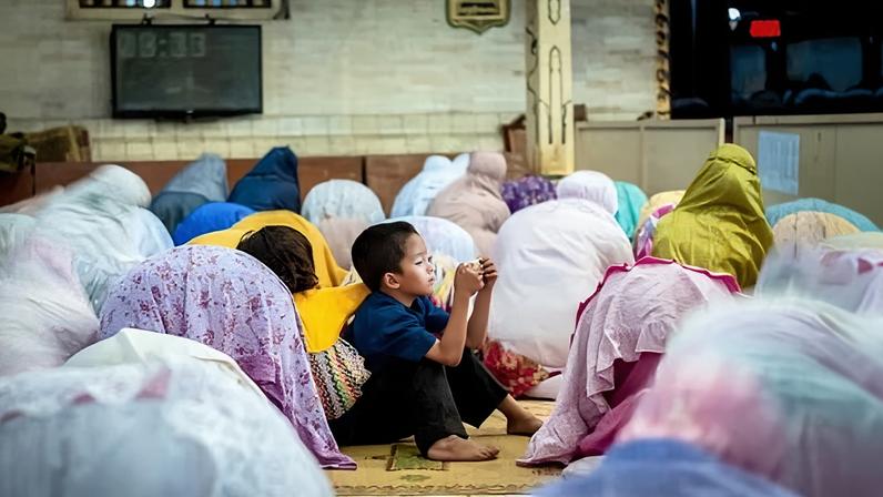 Indonésia proíbe redes sociais para menores de 16 anos