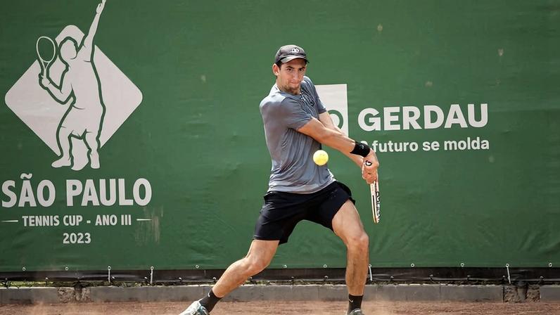 Bruno Fernandez elimina o cabeça 2 em La Plata e avança à semi
