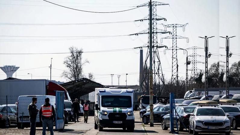 Hungria devolve veículos bancários ucranianos apreendidos e retém ouro