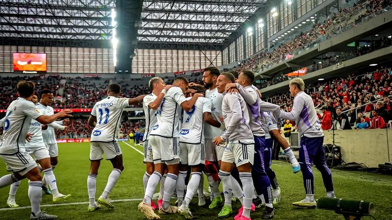 Athletico PR vs Cruzeiro (Foto: Nayra Halm / Staff Images/ CRUZEIRO)