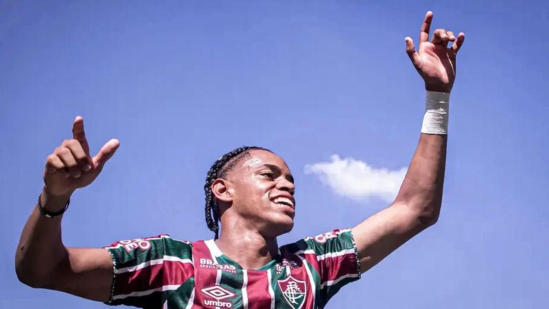 Matheus Reis rompe o ligamento do joelho direito pela 2ª vez na carreira (Foto: Leonardo Brasil/ Fluminense)