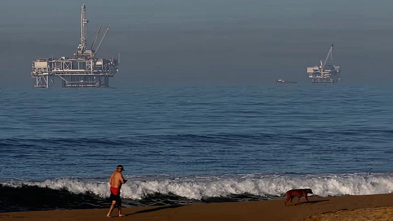 Óleo volta a fluir pelo oleoduto da Califórnia após ordem de Trump