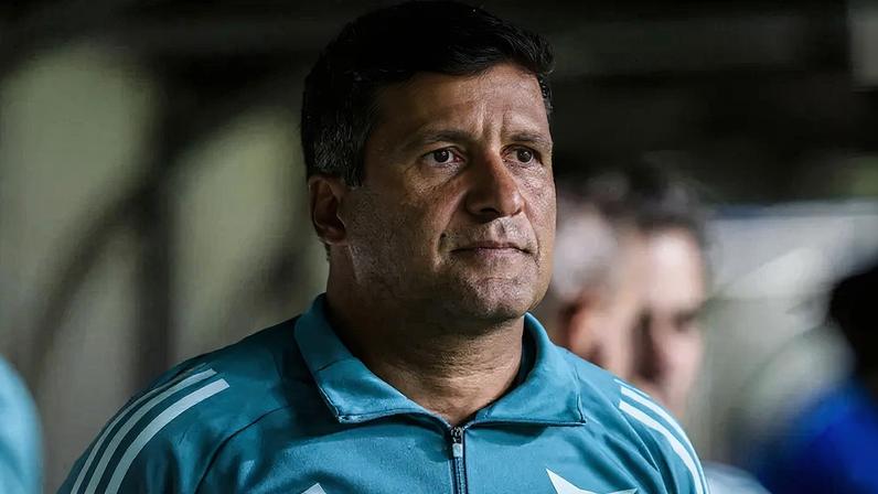 Wesley Carvalho define opções para Athletico-PR x Cruzeiro