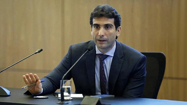 Galípolo critica juros do rotativo do cartão e defende alternativas