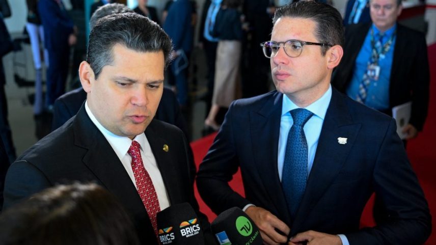 Presidente do Senado Federal, senador Davi Alcolumbre (União-AP), e o presidente da Câmara dos Deputados, deputado Hugo Motta (Republicanos-PB), concedem entrevista.