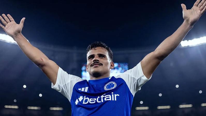 Alex Sandro fica fora da seleção por lesão; Kaiki é convocado