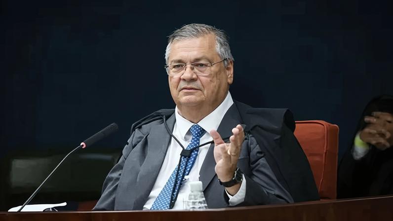 Dino suspende quebra de sigilo de Lulinha e de outros alvos da CPI do INSS