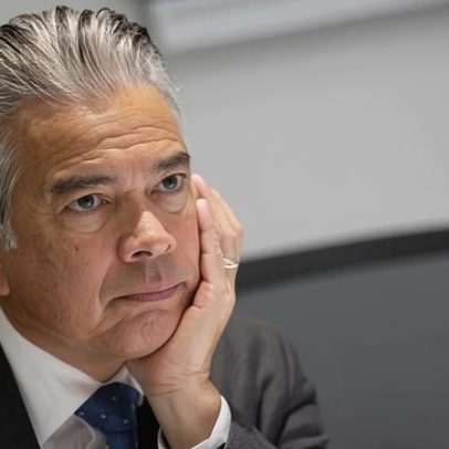 AG da Califórnia busca ordem para interromper recontagem de votos por condado