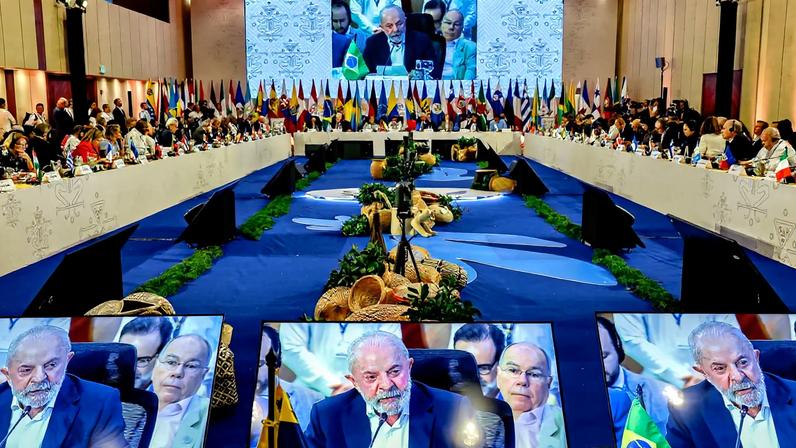 Lula viaja para reunião da Celac em meio a movimentos de Trump